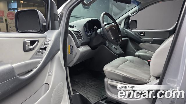 Hyundai Starex 2017 — photo 13