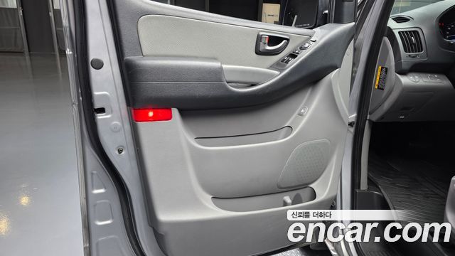 Hyundai Starex 2017 — photo 14