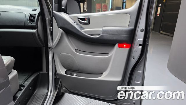 Hyundai Starex 2017 — photo 15