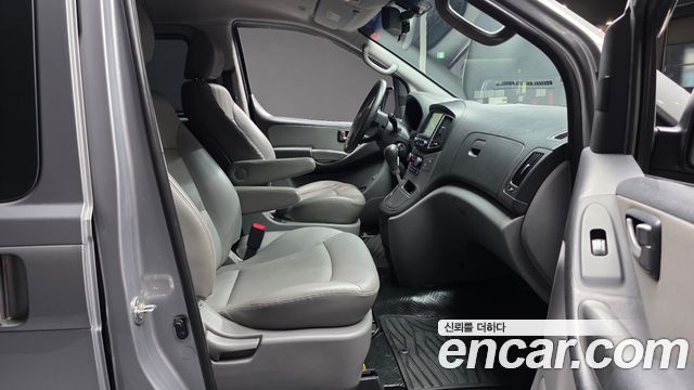 Hyundai Starex 2017 — photo 16