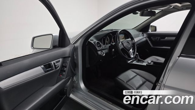 Mercedes-Benz C-Class 2012 — photo 10