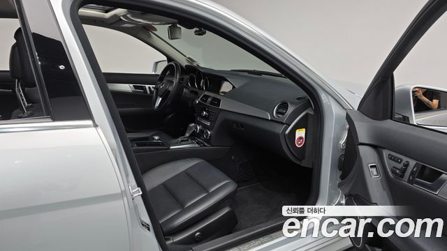 Mercedes-Benz C-Class 2012 — photo 11
