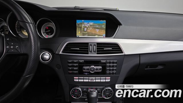 Mercedes-Benz C-Class 2012 — photo 14