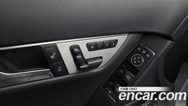 Mercedes-Benz C-Class 2012 — photo 17