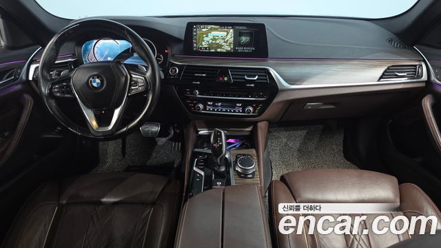 BMW 5-Series 2018 — photo 10