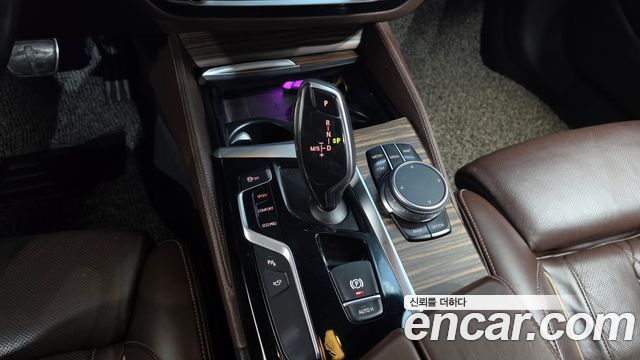 BMW 5-Series 2018 — photo 12