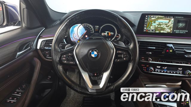 BMW 5-Series 2018 — photo 18