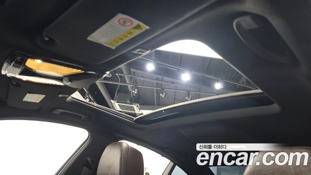 BMW 5-Series 2018 — photo 23