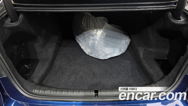BMW 5-Series 2018 — photo 25