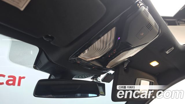 BMW 5-Series 2018 — photo 26