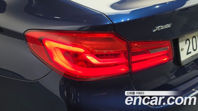 BMW 5-Series 2018 — photo 9