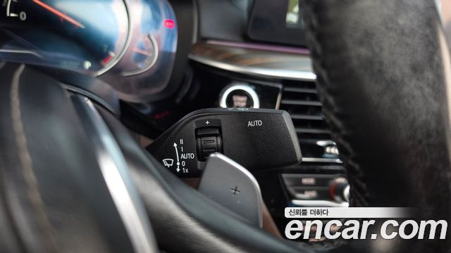 BMW 5-Series 2018 — photo 28