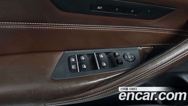 BMW 5-Series 2018 — photo 30