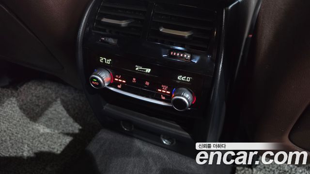 BMW 5-Series 2018 — photo 32