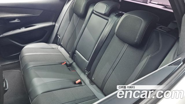 Peugeot 3008 2022 — photo 28