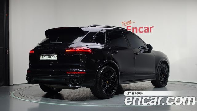 Porsche Cayenne 2016 — photo 2