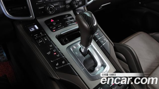 Porsche Cayenne 2016 — photo 9