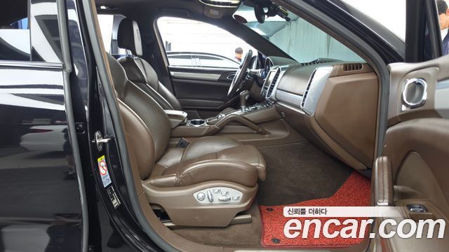 Porsche Cayenne 2016 — photo 11