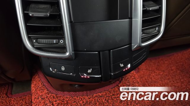 Porsche Cayenne 2016 — photo 19