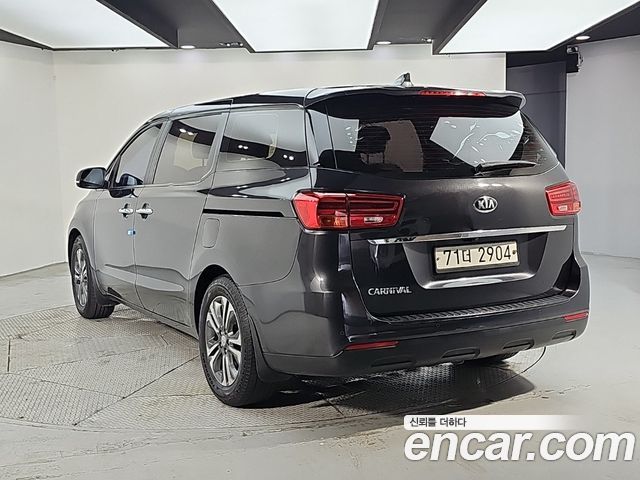 Kia Canival 2019 — photo 3