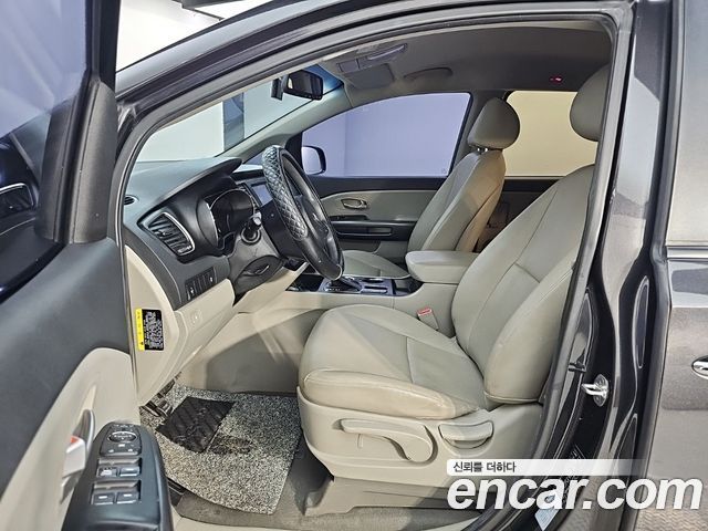 Kia Canival 2019 — photo 11