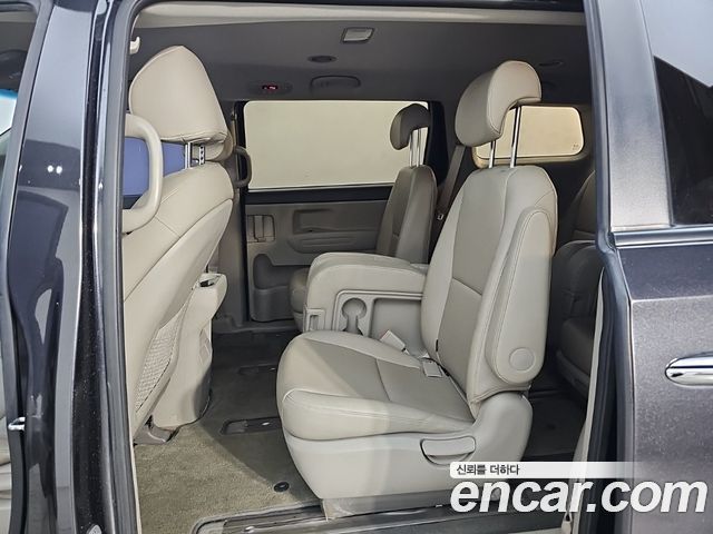 Kia Canival 2019 — photo 12