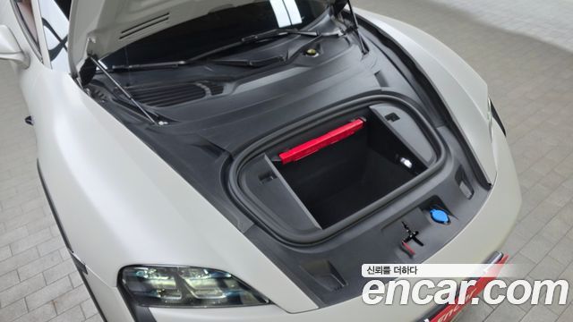 Porsche Taycan 2025 — photo 6