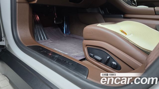 Porsche Taycan 2025 — photo 12