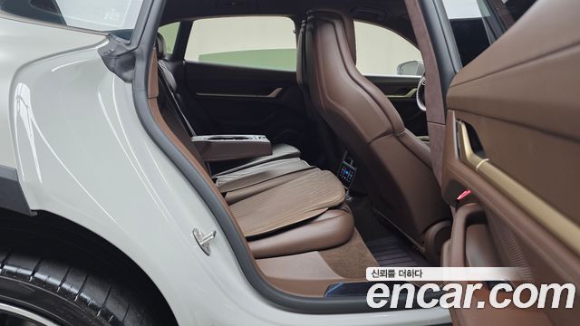 Porsche Taycan 2025 — photo 17
