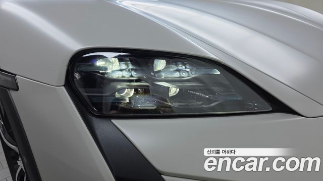 Porsche Taycan 2025 — photo 8