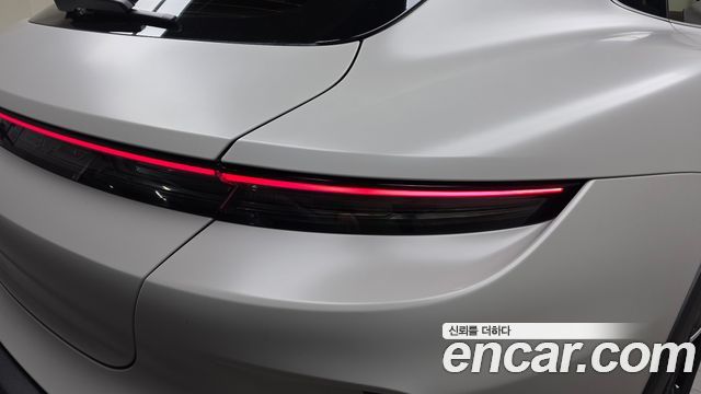 Porsche Taycan 2025 — photo 9