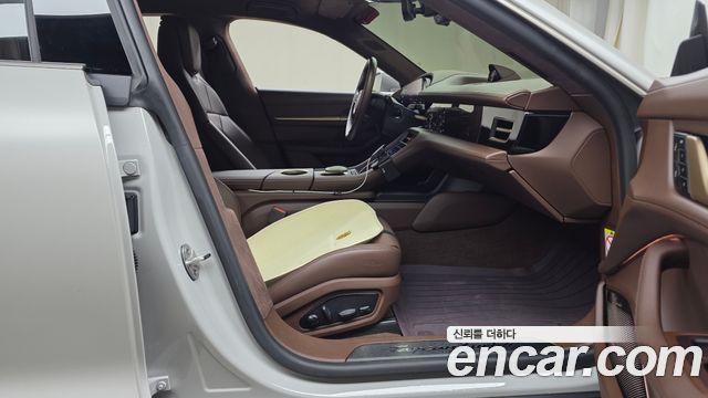Porsche Taycan 2025 — photo 16