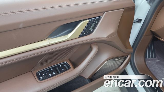 Porsche Taycan 2025 — photo 27