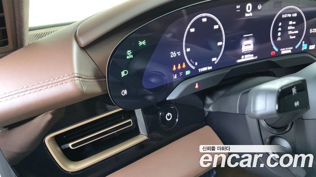 Porsche Taycan 2025 — photo 28