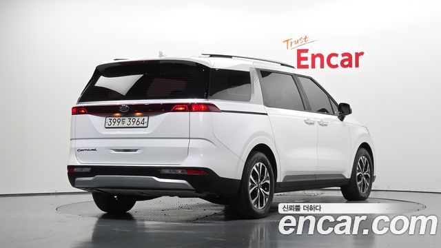 Kia Canival 2021 — photo 2