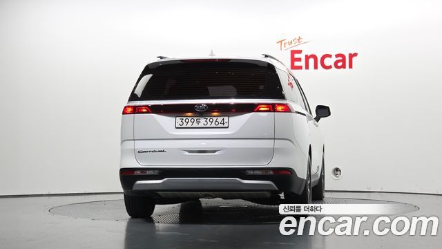 Kia Canival 2021 — photo 4