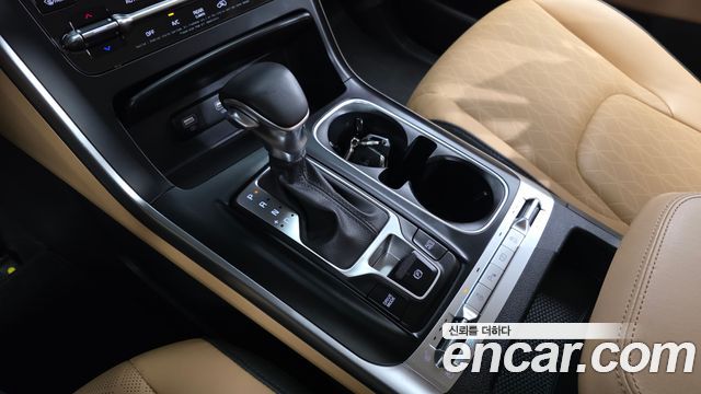 Kia Canival 2021 — photo 12