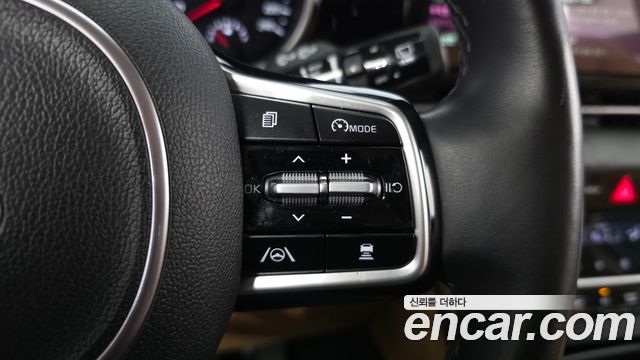 Kia Canival 2021 — photo 23