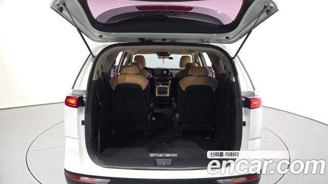 Kia Canival 2021 — photo 26