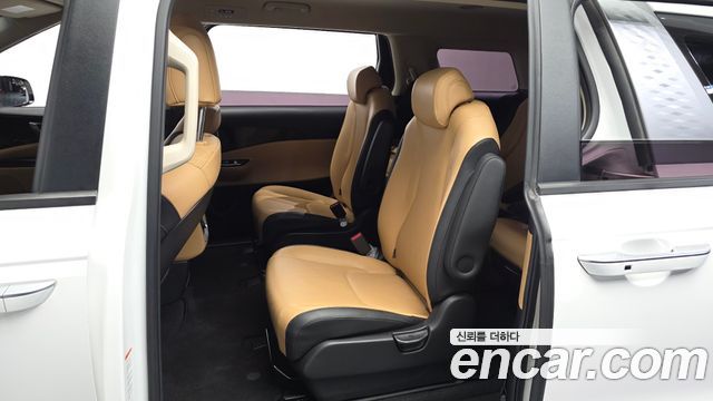 Kia Canival 2021 — photo 16