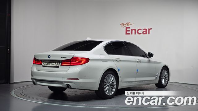 BMW 5-Series 2019 — photo 2