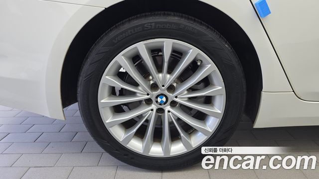 BMW 5-Series 2019 — photo 5