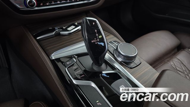 BMW 5-Series 2019 — photo 9