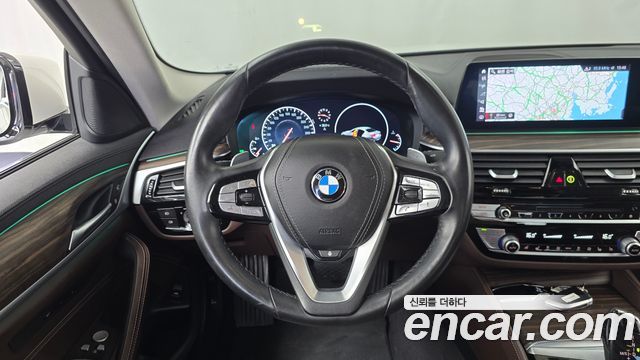 BMW 5-Series 2019 — photo 13