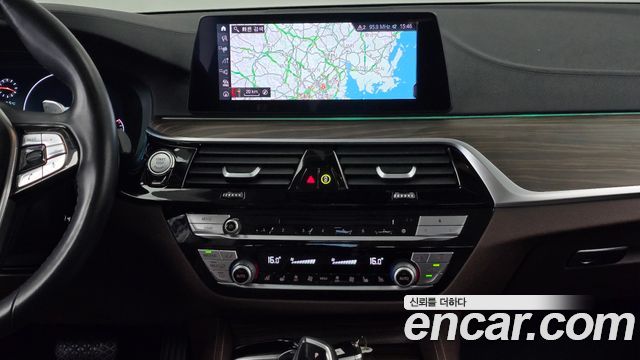 BMW 5-Series 2019 — photo 14
