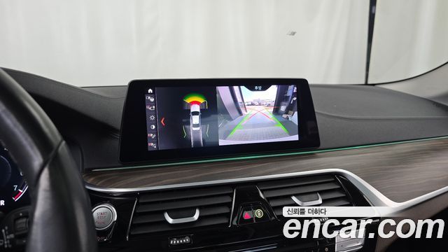 BMW 5-Series 2019 — photo 15