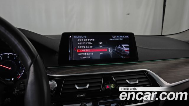 BMW 5-Series 2019 — photo 16