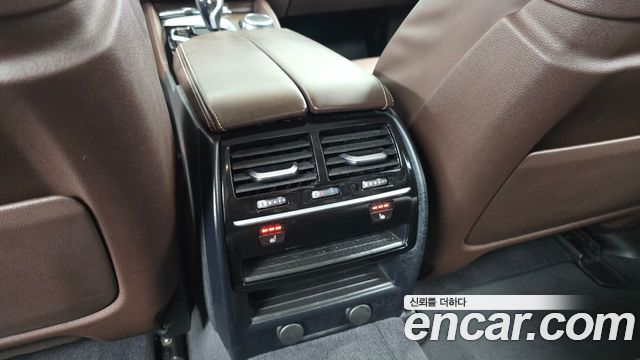BMW 5-Series 2019 — photo 19