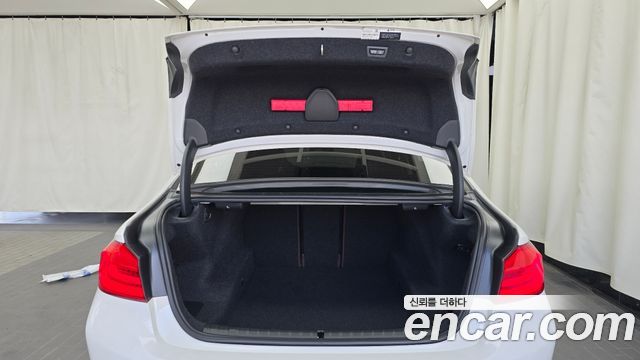 BMW 5-Series 2019 — photo 20