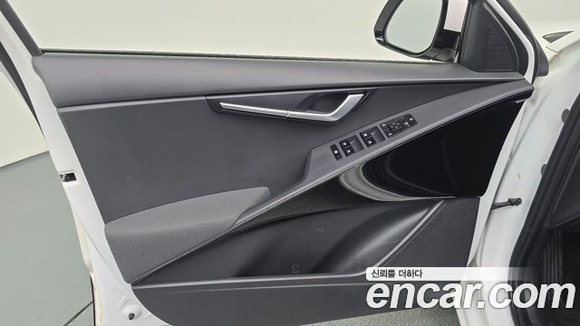 Kia Niro 2023 — photo 14